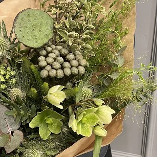 Сборный букет Зеленый в крафте M