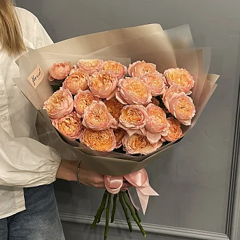 Букет из 7 кустовых пионовидных роз Juliet
