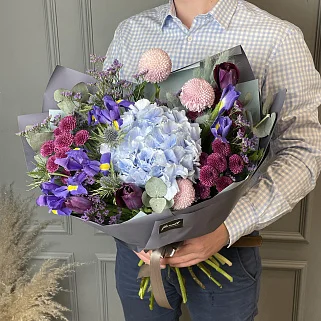 Мужской букет с гортензией