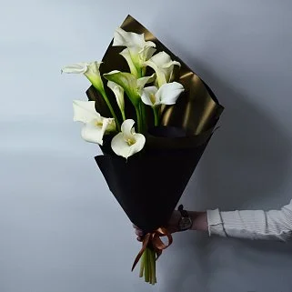 Букет из 9 белых калл