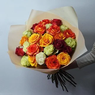 Букет из 25 роз в теплых тонах