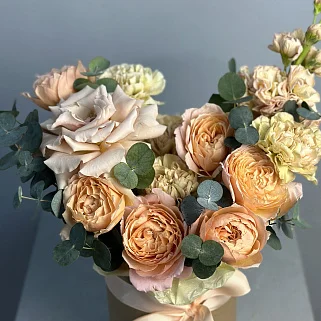 Букет в шляпной коробке Поздний завтрак S