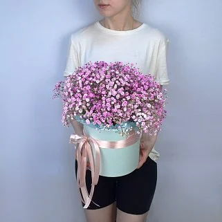 Букет в шляпной коробке из гипсофилы