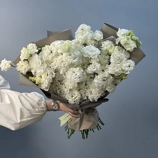 Букет из 21 белой эустомы