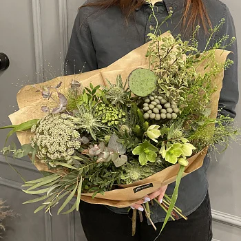 Сборный букет Зеленый в крафте M