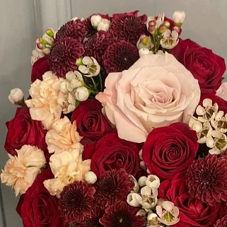 Цветочная композиция Красное сердце