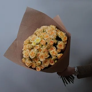 Букет из 25 желтых кустовых роз