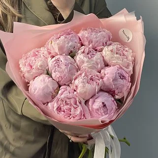 Букет из 11 розовых пионов
