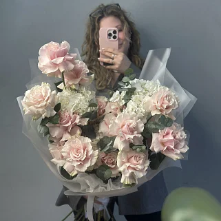 Дуо-букет французских роз Mondial и гортензий L