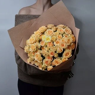 Букет из 25 желтых кустовых роз