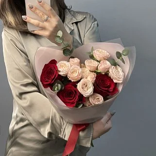 Дуо-букет роз Explorer и Bombastic S