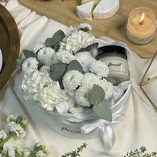 Цветочная композиция со свечой Вайт M