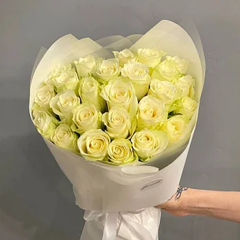 Букет 25 белых роз 40 см (Кения)