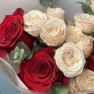 Дуо-букет роз Explorer и Bombastic S