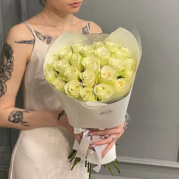 Букет 25 белых роз 40 см (Кения)