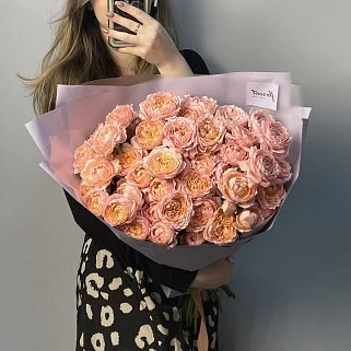 Букет из 15 кустовых пионовидных роз Juliet