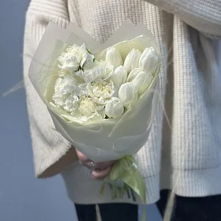 Дуо-букет белых тюльпанов и гвоздик S