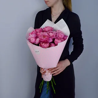 Букет из 7 кустовых пионовидных роз Juliet Cerise
