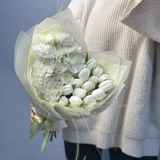 Дуо-букет белых тюльпанов и гвоздик M
