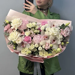 Сборный букет с пионом Цветущий сад L