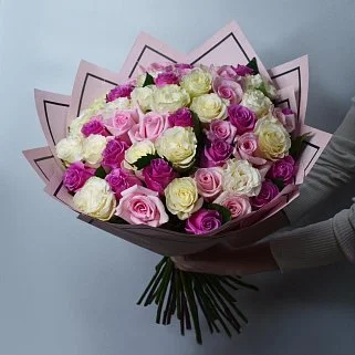 Букет из 51 розы в розовых тонах