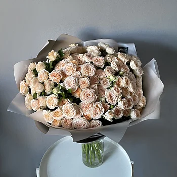 Букет из 15 кустовых пионовидных роз Good Wedding