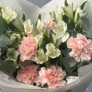 Стойкий дуо-букет альстромерий и гвоздик S