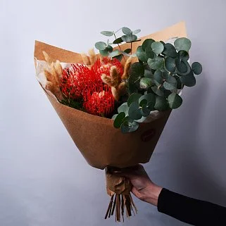 Стойкий сборный букет с нутаном