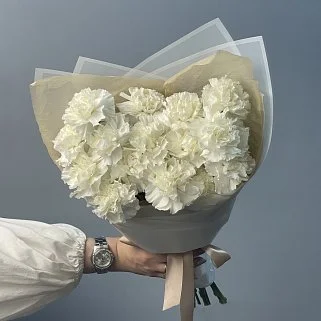 Букет из 15 белых гвоздик