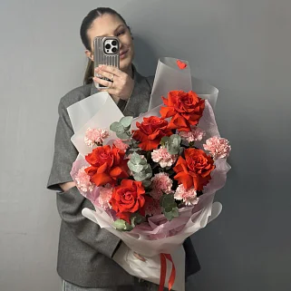 Дуо-букет французских роз Nina и гвоздик M