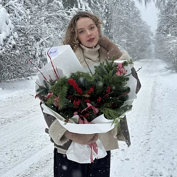 Зимний букет с ягодами илекса