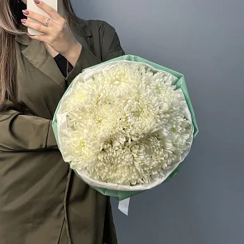 Букет из 11 белых хризантем