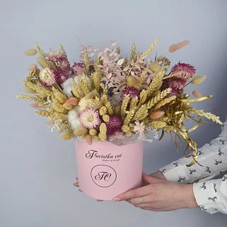 Букет сухоцветов в шляпной коробке