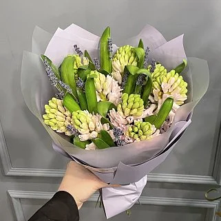 Букет из 9 гиацинтов и лаванды