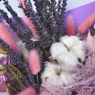 Лиловый букет сухоцветов