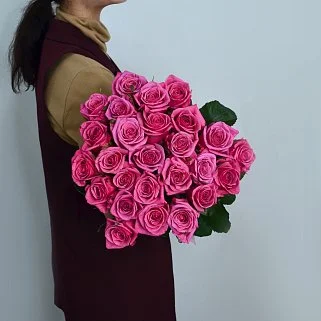 Букет из 25 ярко-розовых роз 60см (Россия)
