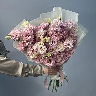 Букет из 21 розовой эустомы (лизиантуса)