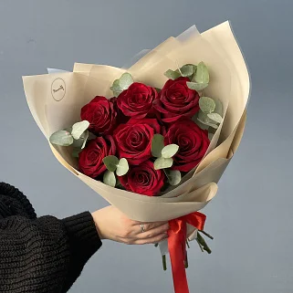 Букет красных роз Explorer и эвкалипта XS