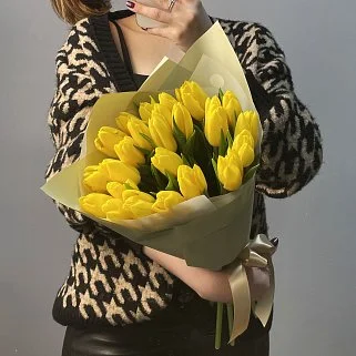 Букет из 25 желтых тюльпанов
