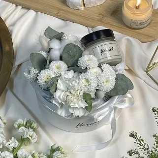 Цветочная композиция со свечой Вайт S