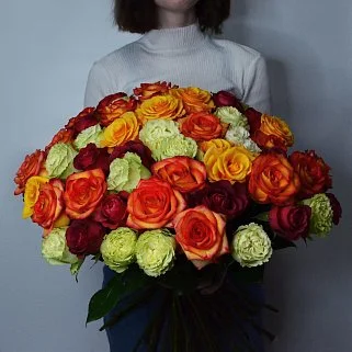 Букет из 51 розы в теплых тонах