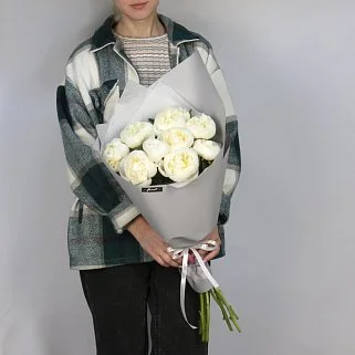 Букет из 9 белых пионов Дюшес
