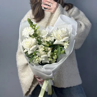Сборный букет Белый комплимент