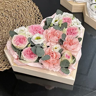 Цветочная композиция Розовое сердце