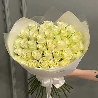 Букет из 35 белых роз 40 см (Кения)