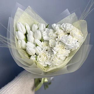 Дуо-букет белых тюльпанов и гвоздик M