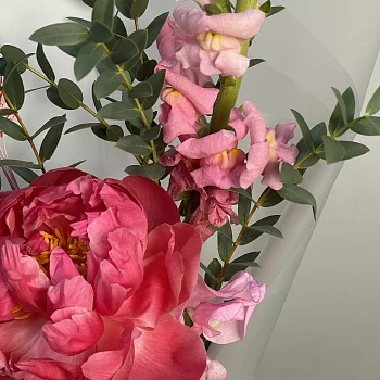 Сборный букет Сад с пионами