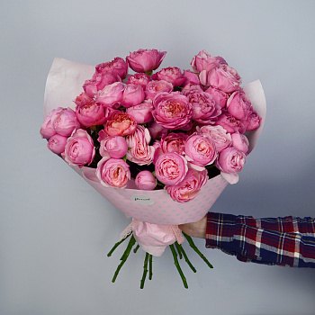 Букет из 15 кустовых пионовидных роз Juliet Cerise
