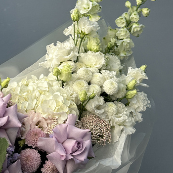 Сборный букет в лиловых оттенках