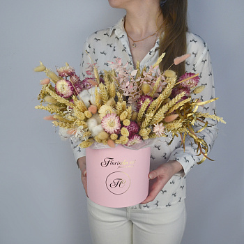 Букет сухоцветов в шляпной коробке